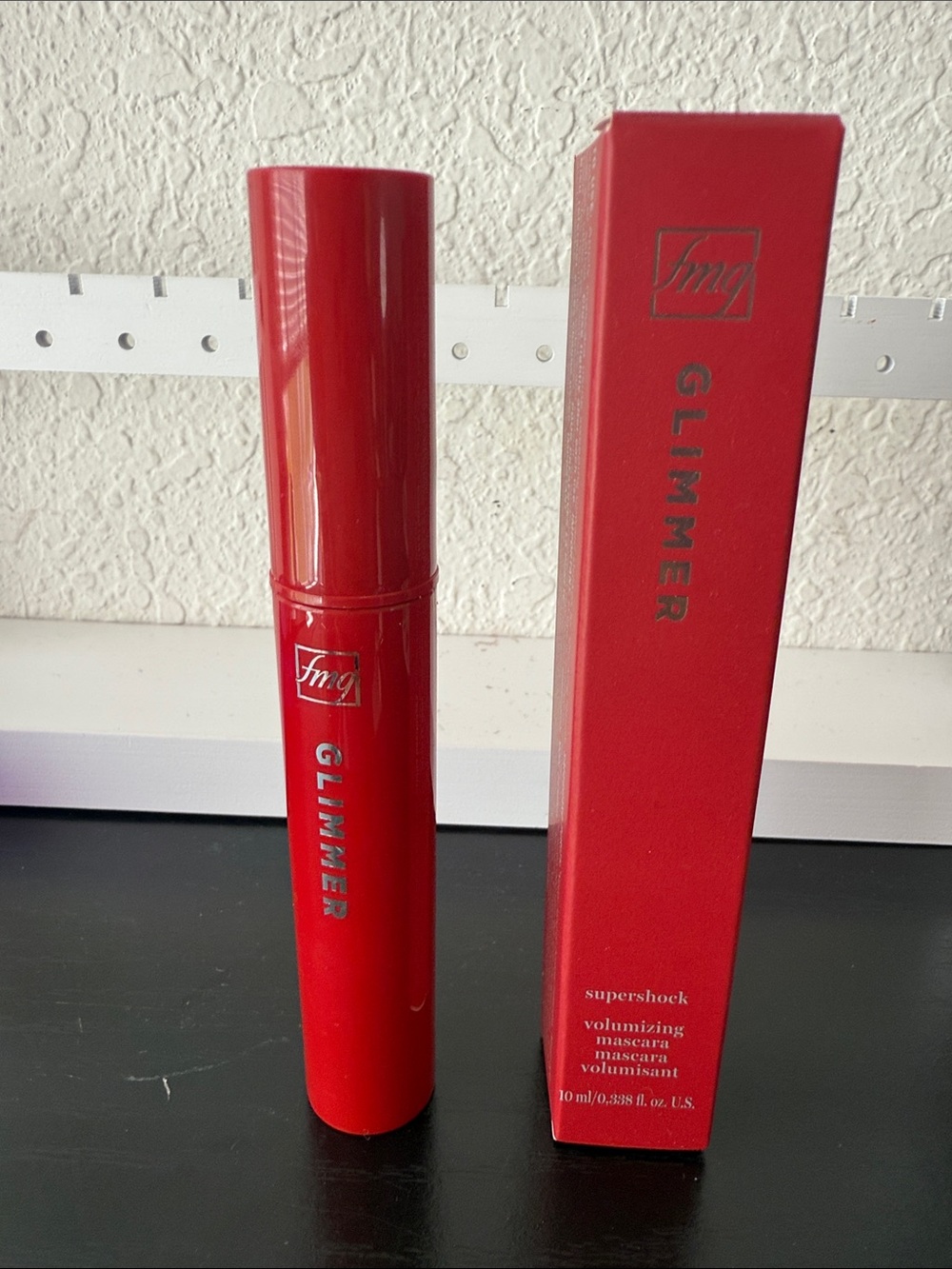 Glimmer Volumizing Mascara - Red